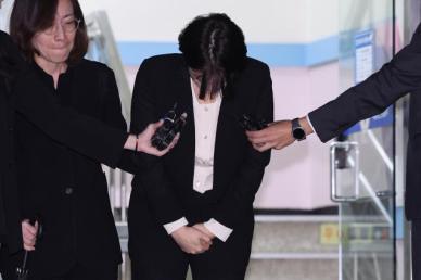 문다혜, 4시간여 경찰 조사받고 귀가…죄송합니다 반복