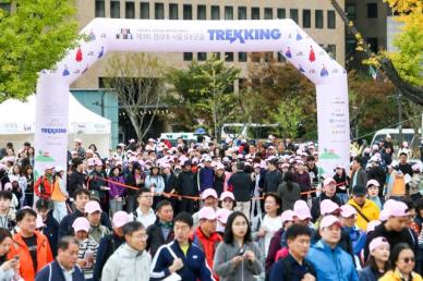 [포토] 제3회 청와대·서울 5대 궁궐 트레킹, 13km 역사 여정 힘찬 출발!