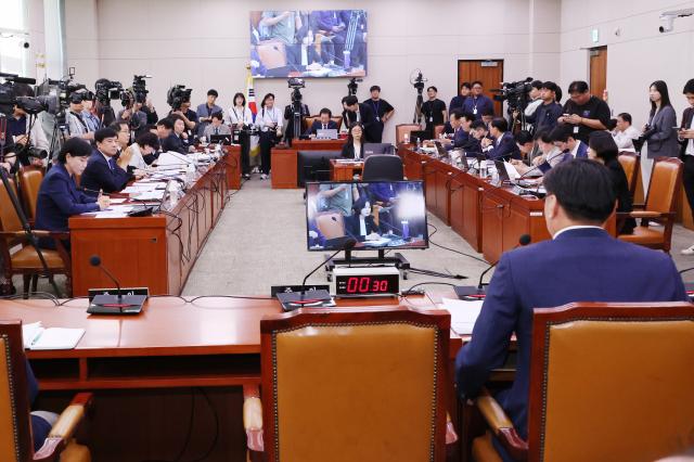 2일 국회 법제사법위원회에서 박상용 수원지검 부부장검사에 대한 탄핵소추 사건 조사 관련 청문회가 열리고 있다 이날 청문회에 탄핵소추 당사자인 박상용 검사를 비롯한 주요 증인들은 출석하지 않았다 사진연합뉴스