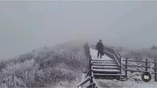 이렇게 빨리? 설악산, 고지대에 첫눈 내린 모습 공개