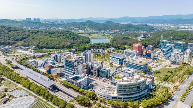 대구경북경제자유구역청은 수성알파시티 내 외국인 직접투자FDI 활성화를 위해 국내를 방문하는 다국적 로봇 기업사절단을 초청하여 투자유치 설명회를 개최한다 사진수성알파시티