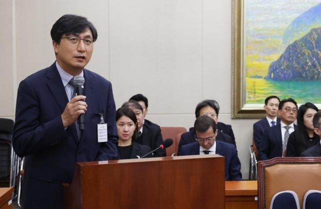 함윤식 우아한형제들 부사장이 21일 국회에서 열린 정무위원회 국정감사에서 의원 질의에 답하고 있다 사진연합뉴스