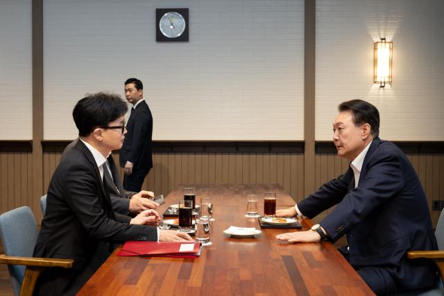 [포토] 윤석열 대통령, 국민의힘 한동훈 대표와 면담