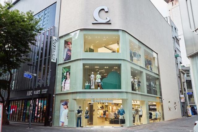 Cửa hàng flagship của hãng thời trang Covernat tại Myeongdong ẢnhCovernat