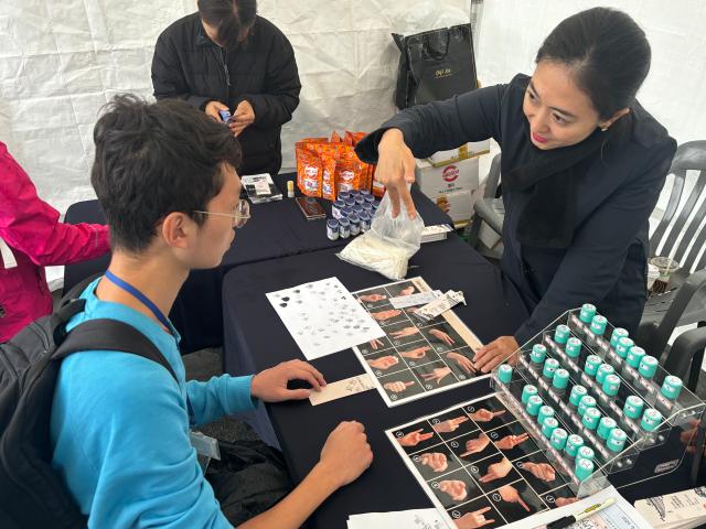 Visitors learn sign language at the 19th Seoul Sign Language Cultural Festival at Gwanghwamun Plaza Seoul Oct 22 AJP Han Jun-gu