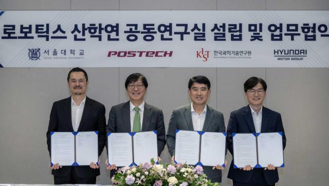 왼쪽부터 김종규 POSTECH 산학협력단 단장 김영오 서울대학교 공과대학장  양희원 현대차·기아 RD본부장 김익재 한국과학기술원 AI·로봇연구소 소장 사진현대차