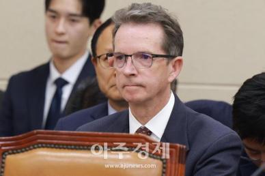 [포토] 피터 알덴우드 애플코리아 대표, 취임 6년 만에 한국 첫 방문해 국정감사 출석