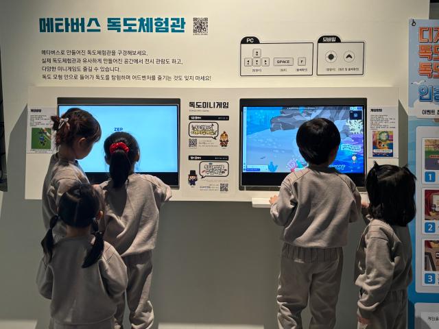 Children participate in Dokdo-related interactive activities at the Dokdo Museum Seoul Oct 25 2024 AJP Han Jun-gu