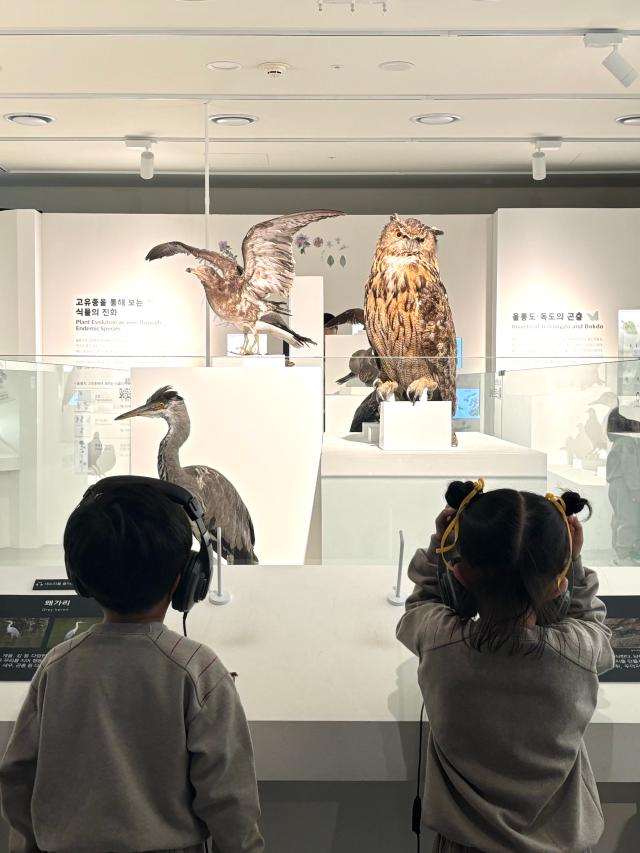 Children participate in Dokdo-related interactive activities at the Dokdo Museum Seoul Oct 25 2024 AJP Han Jun-gu