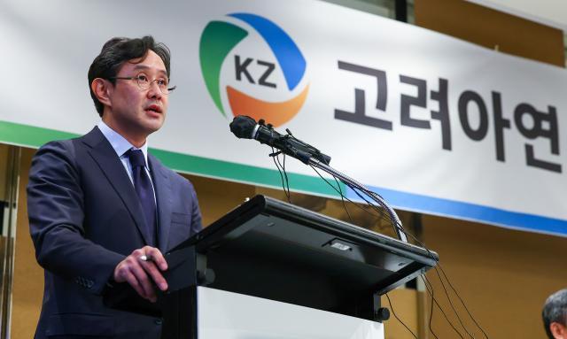 This photo shows Korea Zinc Chairman Choi Yun-beom speaking at a press conference in Seoul on the management control dispute with Young Poong and MBK Partners Yonhap