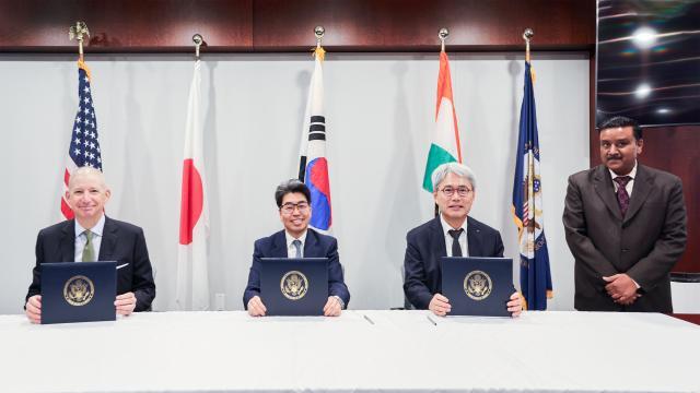 Korea Export-Import Bank President Yoon Hee-sung third from left in the photo met with Scott Nathan CEO of the DFC first from left and Nobumitsu Hayashi president of JBIC second from left in Washington DC on the 25th to sign the Korea-US-Japan Joint Initiative for Cooperation in Indian Digital Infrastructure Photo  Korea Export-Import Bank