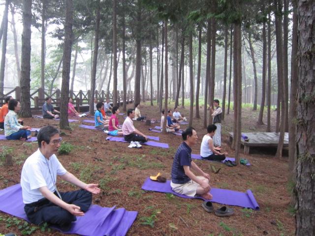 순창군이 K-웰니스 도시로 재인증된 가운데 관광객이 순창 쉴랜드에서 명상체험을 하고 있다사진순창군