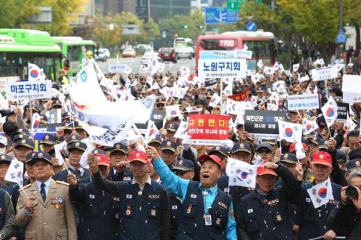 PHOTOS: Vietnam War veterans condemn North Koreas alleged troop dispatch to Russia