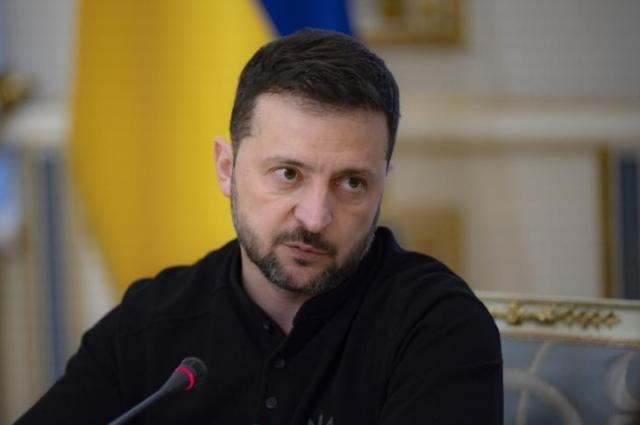 Ukrainian President Volodymyr Zelensky talks with journalists in  Kyiv on Oct 21 2024 AP-Yonhap 