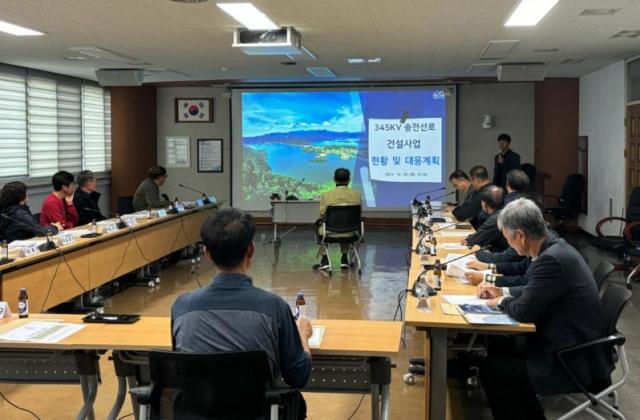 진안군이 29일 이장단연합회 20여명을 대상으로 진안군 경과 송전선로 사업 관련 설명회를 개최했다사진진안군