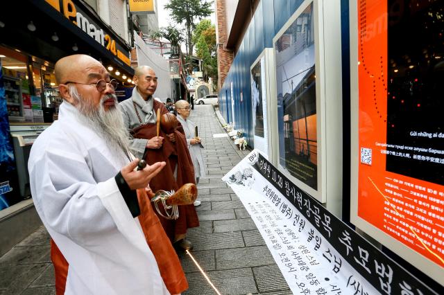 Buddhist monks offer prayers at October 29 Memorial Alley in Seoul on Oct 29 2024 AJP Kim Dong-woo