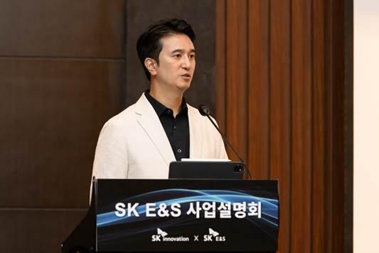 추형욱 SK ES 사장이 7일 서울 여의도 콘래드호텔에서 열린 ‘SK ES 기업설명회’에서 회사 사업 현황에 대해 발표하고 있다 사진SK이노베이션