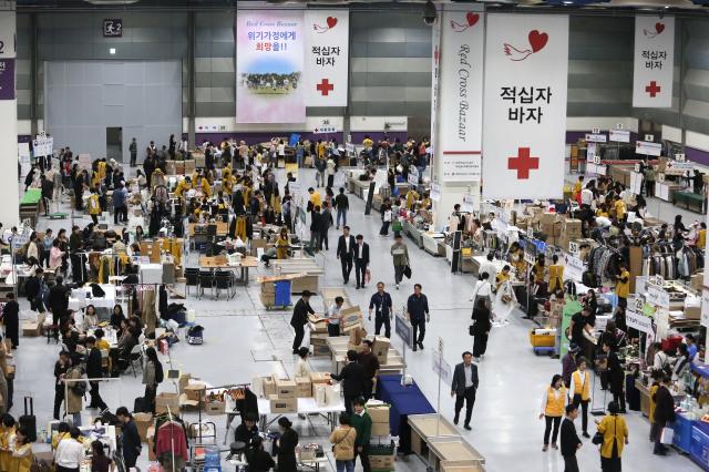 The Red Cross Bazaar takes place at COEX in Seoul Oct 29 2024 AJP Han Jun-gu