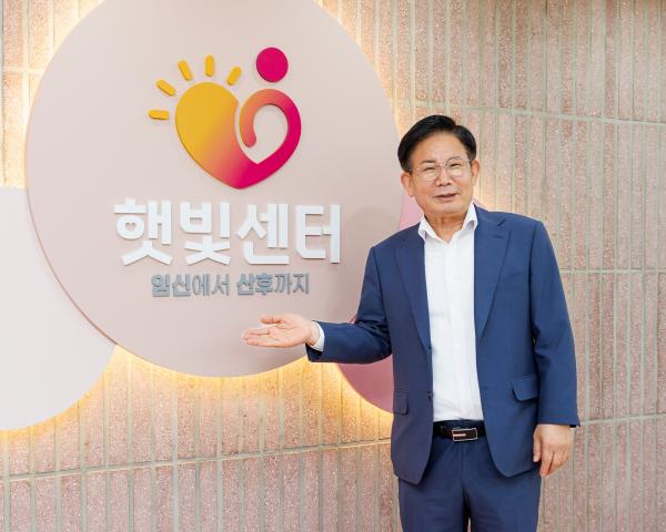 30일 마포구에 따르면 올해 8월 출생아 수가 전년 동월 대비 1087 증가했다고 밝혔다 사진은 박강수 마포구청장 사진마포구