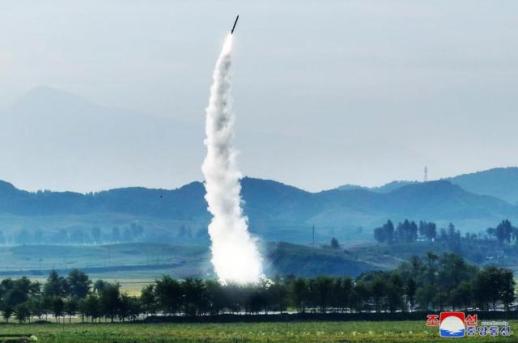 Triều Tiên phóng ICBM từ góc cao ra Biển Đông