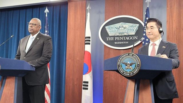 US Secretary of Defense Lloyd Austin left and South Korean Defense Minister Kim Yong-hyun hold a press conference at the US Department of Defense near Washington DC on Oct 30 local time Yonhap