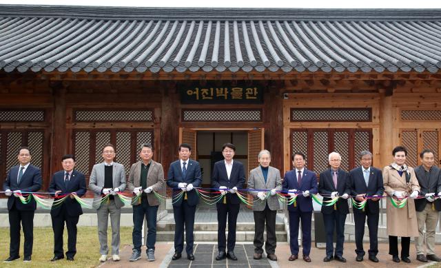 우범기 시장과 남관우 시의회 의장 시의원 박물관운영위원회 위원 등이 참석한 가운데 1일 전주 한옥마을 내 어진박물관이 재개관했다사진전주시