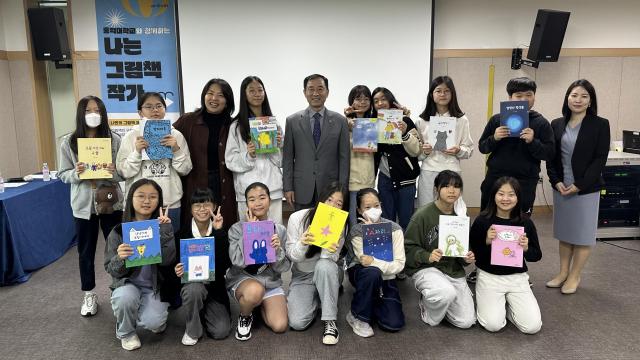 대구시 달성군은 달성군립도서관이 ‘나는 그림책 작가’에 참여한 15명의 어린이가 만든 그림책이 발간됐으며 어린이들이 직접 그림책을 소개하는 시간을 가졌다 사진대구달성군