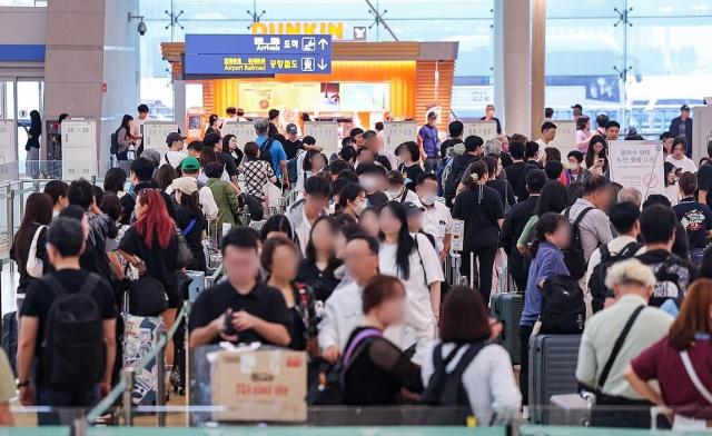 20대 日 여성 인천공항 출국장 보안검색요원 폭행…무단출국하려다 붙잡혀