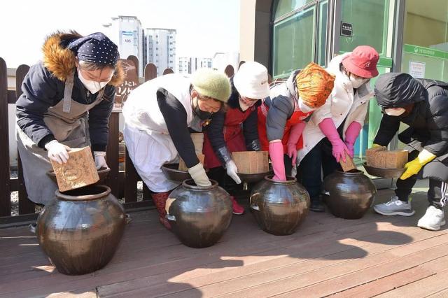 Women from a community in Seoul make jang together in this file photo taken on 2022 Courtesy of Korean Food Promotion Institute