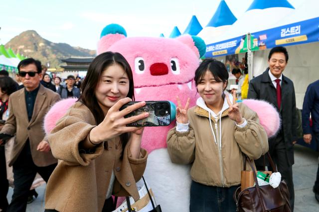 Visitors take photos at the 2024 Small Business Day celebration at Gwanghwamun Square in Seoul on Nov 5 2024 AJP Kim Dong-woo