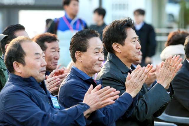 Seoul Mayor Oh Se-hoon right applauds during the 2024 Small Business Day celebration at Gwanghwamun Square in Seoul on Nov 5 2024 AJP Kim Dong-woo