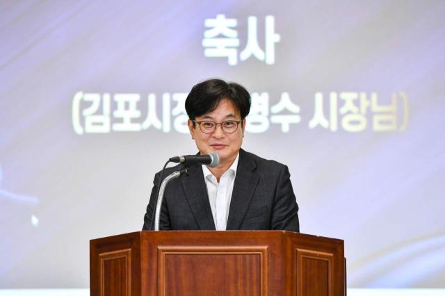 김병수 시장이 인사말을 하고 있다 사진김포시