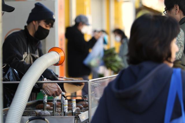 People line up to buy hotteokKorean pancake a Korean winter street snack in Seoul Nov 7 2024 AJP Han Jun-gu