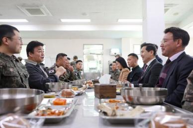 김선호 차관·백종원 대표, 군부대 방문해 급식 혁신 의견수렴