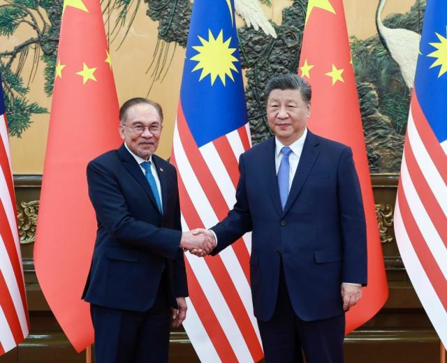 Chinese President Xi Jinping shakes hands with Prime Minister of Malaysia Anwar Ibrahim in Beijing China on Nov 7 2024 Xinhua-Yonhap