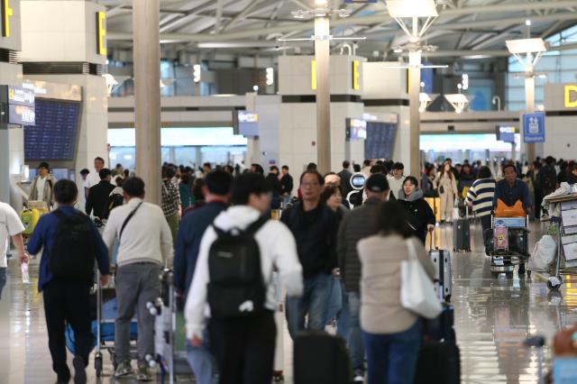 Travelers crowd Incheon International Airport Terminal 1 on Nov 8 2024 AJP Kim Dong-woo