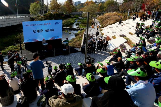 Seoul Mayor Oh Se-hoon delivers remarks during the opening ceremony of Segokcheon Waterfront Vitality Base in Gangnam-gu Seoul on Nov 11 2024 AJP Kim Dong-woo