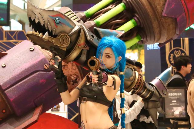 A model dressed as Jinx a character from Arcane poses at the Arcane Season 2 pop-up store in Seoul Nov 11 2024 AJP Han Jun-gu