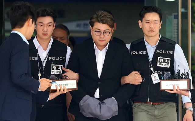 Singer Kim Ho-joong gets prison term in hit-and-run case