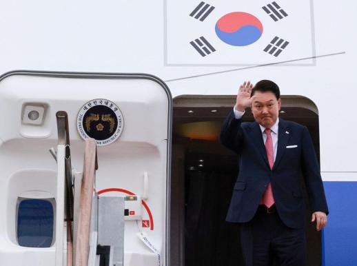 Yoon embarks on South African trip for APEC and G20 summits