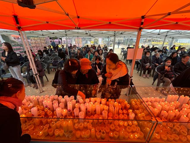 Visitors light candles for students success on the College Scholastic Ability Test CSAT at Jogyesa Temple in Seoul Nov 14 2024  AJP Han Jun-gu