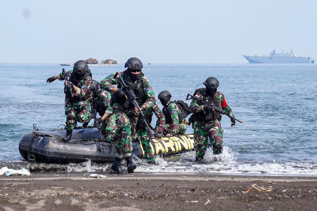 This photo shows Indonesian marines taking part in an Indonesia-Australia joint amphibious landing exercise at Banongan beach in Situbondo East Java province Indonesia 13 Nov 2024 EPA-Yonhap