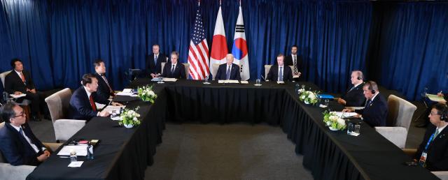 President Yoon Suk Yeol US President Joe Biden and Japanese Prime Minister Shigeru Ishiba hold a trilateral summit in Lima on Nov 15 2024 Yonhap