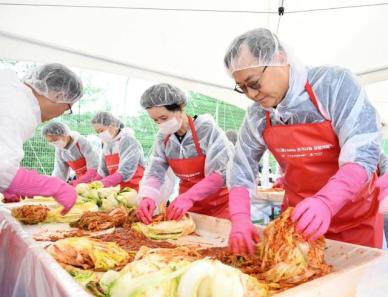 LS, 안성시와 김장 나눔 행사… 명노현 부회장 사회공헌 지속