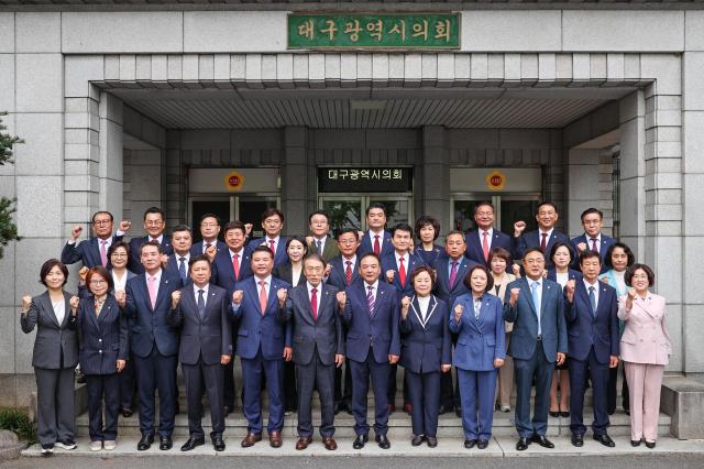 대구시의회 경제환경위원회는 대구신용보증재단 행정사무감사에서 경영평가 및 내부청렴도 문제를 지적 경영공시의 신속 공개 재정 건전성을 위한 위험관리 등을 촉구했다 사진대구시의회