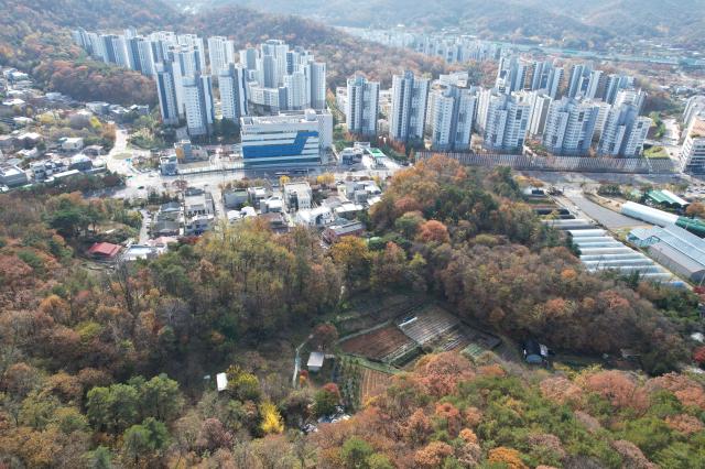 17일 오후 정부가 지난 5일 개발제한구역그린벨트 해제 후 서울시 신규 택지 후보지로 선정한 서초구 서리풀 지구내곡동 일대 모습 20241117 사진연합뉴스