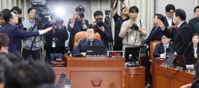 국회 운영위, 대통령실·경호처 예산 삭감 공방…尹 골프 논란 후끈