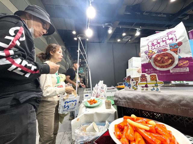 Visitors taste food samples at the Food Week event at COEX in Seoul Nov 20 2024 AJP Han Jun-gu