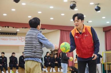 SK엔무브, 핸드볼 교실 열고 발달장애 아동 자립 도와