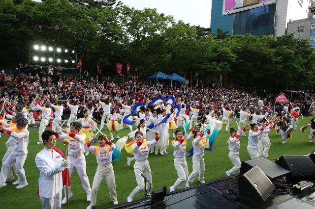 대구광역시는 2025년 파워풀대구페스티벌 축제감독단을 ‘대구 축제의 미래’ 팀인 총감독 황운기 외 4명을 최종 선정했으며 2024년 축제 모습이다 사진대구시